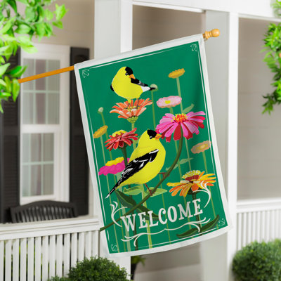 Drapeau de maison des pinsons et fleurs