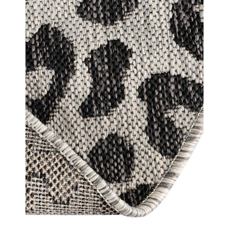 Munguia Animal Print Indoor / Outdoor Rug, Oval 7'10" x 10'