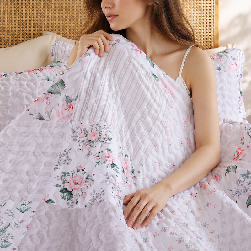 3-Pieces Floral Quilt Set, Vibrant Printed Quilt Bedding with 2 Pillowcases, Queen Quilt + 2 Standard Pillowcases, Beige