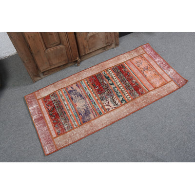 Tapis turc coloré et coloré avec un motif de patchwork traditionnel dans des tons orange chaleureux