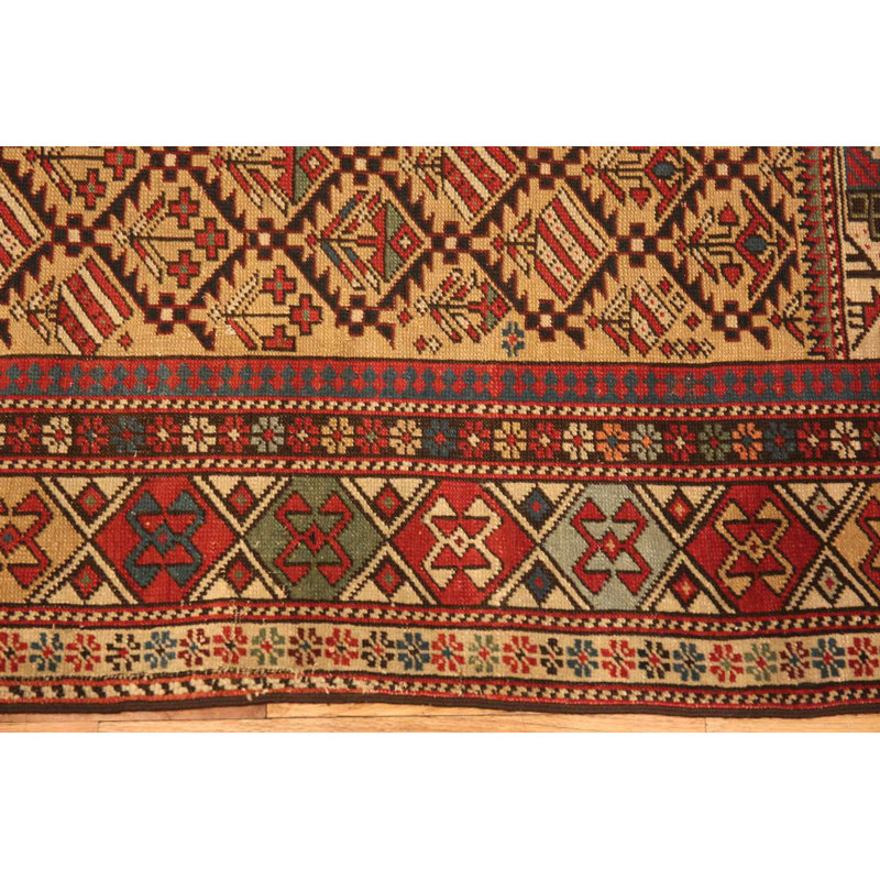 Tapis antique de race blanche du Daguestan