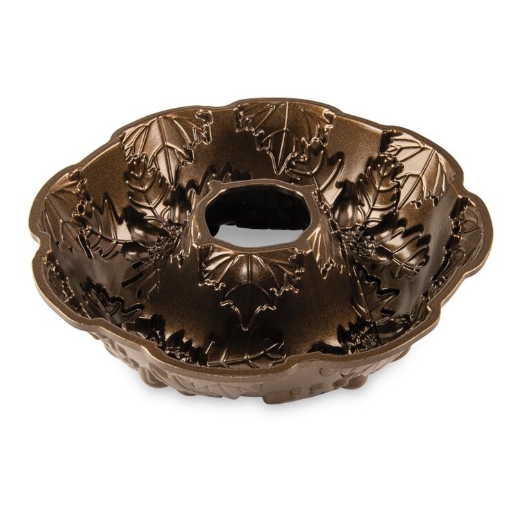 Nordic Ware Holiday Wreath Bundt Pan 