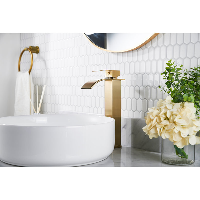 Single-handle Bathroom Faucet with Drain Assembly, Gold