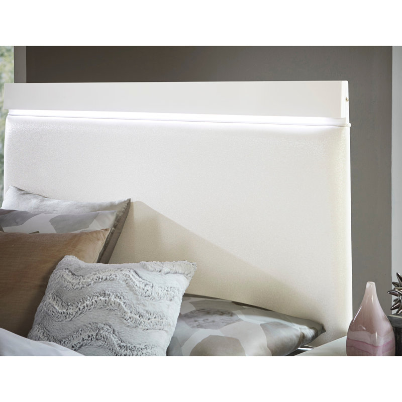 Grand lit avec tête de lit en similicuir blanc ultrabrillant et tête de lit moderne à la fine pointe de la technologie