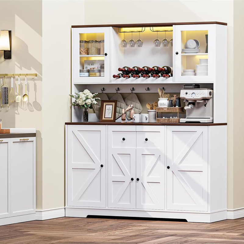 Garde-manger de 68 po de hauteur avec station de charge et éclairage à DEL, l 55,1 po de style campagnard avec tablette à micro-ondes et tablettes réglables