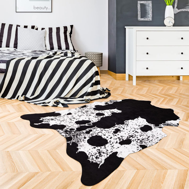 Ganote Animal Print Faux Cowhide Area Rug, Novelty 4'7" x 5'2", Black