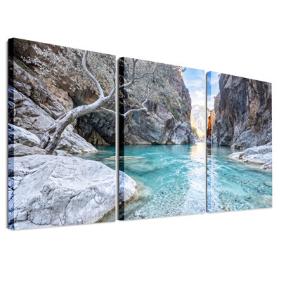 Transparent, rivière turquoise traversant un canyon rocheux, ensemble de 3 toiles