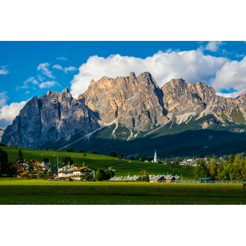 Cortina D'ampezzo Town - Photographie sur toile tendue, H 32 po x l 48 po