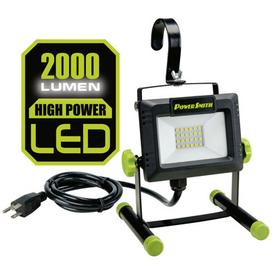 Lampe de travail PowerSmith 2000 lumens à DEL résistante aux intempéries avec grand crochet réglable en métal