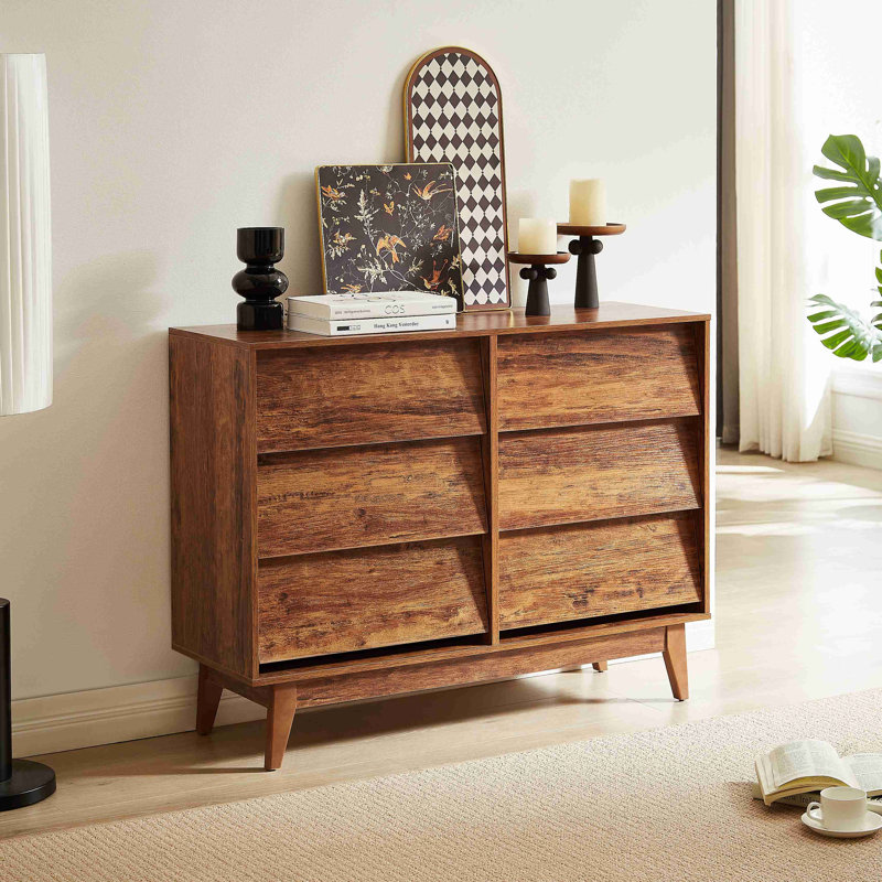 La commode double 6 tiroirs présente un design rétro et biseauté