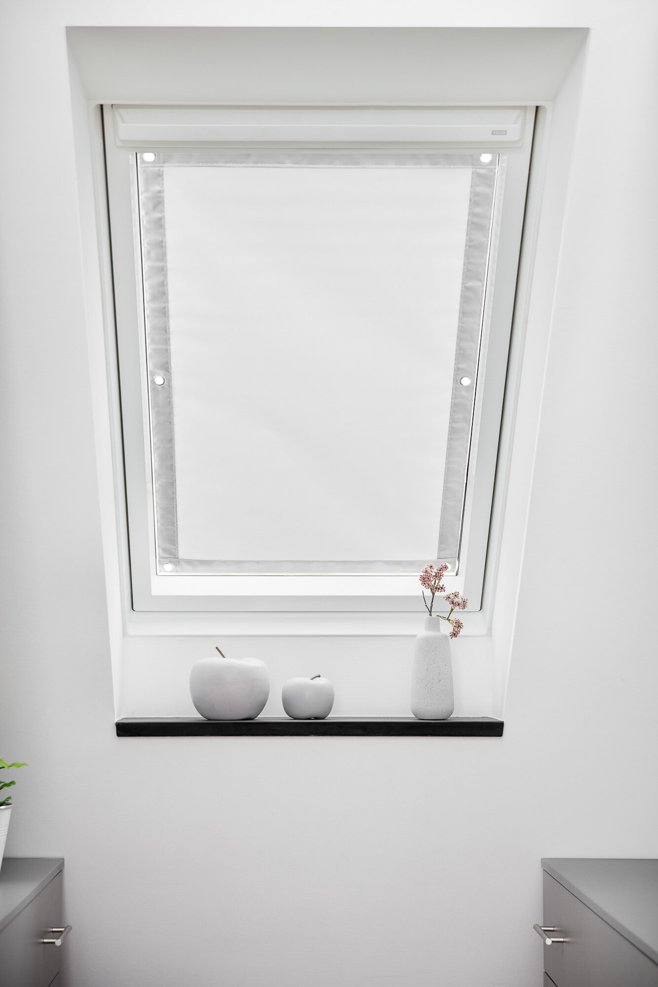 ClearAmbient Dachfenster Sonnenschutz Haftfix, Ohne Bohren,  Hitzeschutzrollo Saugnapf & Bewertungen
