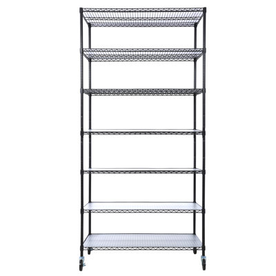 Étagère métallique à 7 niveaux, pouvant supporter jusqu'à 1111 kg (2450 lb), robuste et réglable, avec roulettes et tapis protecteur inclus. Idéal pour les armoires, cuisines, garages, caves et espaces commerciaux. Dimensions : 207 cm (81,5 po) H x 122 cm (48 po) L x 46 cm (18 po) P, couleur noire.