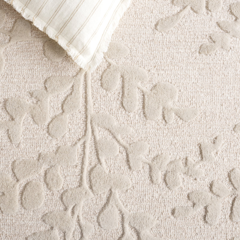 Helan Hand Tufted Wool/Viscose/Cotton Floral Rug in Beige, Rectangle 5' x 8'