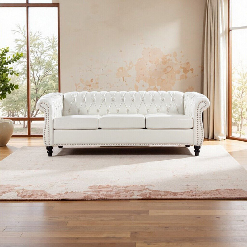 Élégant canapé Chesterfield à accoudoirs roulés de 84,65 po en cuir de polyuréthane blanc intemporel pour des espaces de vie confortables