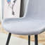 Ensemble confortable de chaises de salle à manger en lin et coton - Quatre pièces en gris clair. Siège et dossier intégrés, matériau en coton et lin