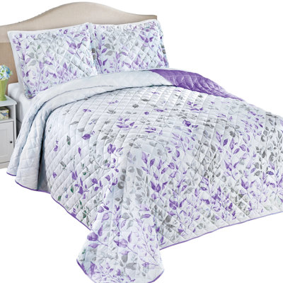 Scaling Leaves Design Cozy Quilted Bedspread