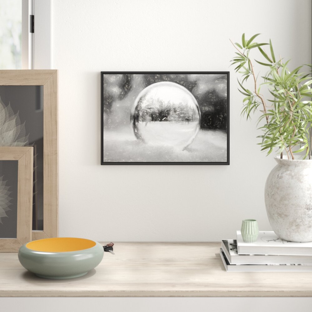 Gerahmtes Wandbild Eiskugel Winterlandschaft