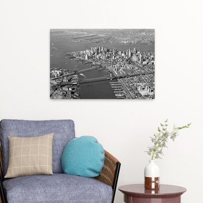 Vue aérienne des années 1950 du centre-ville de Manhattan East et des rivières Hudson dans le port de Brooklyn et des ponts de Manhattan