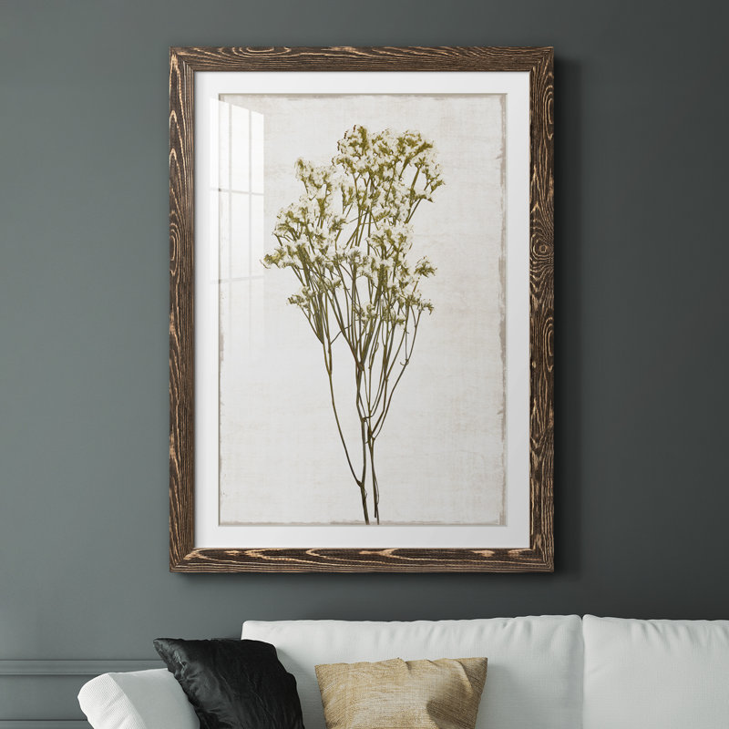 Farmhouse Pressed Flower II - peinture encadrée, H 44 po x l 31 po x P 1 po, Noyer