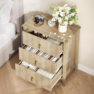 Commode 3 tiroirs pour chambre à coucher, commode en bois l 27,5 po avec poignées en métal, rangement cannelé, table de chevet étroite pour commode, brun