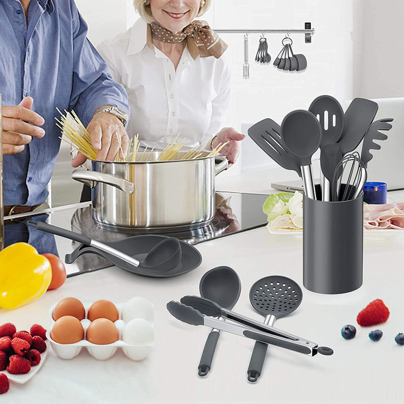Ensemble d'ustensiles de cuisine, gris