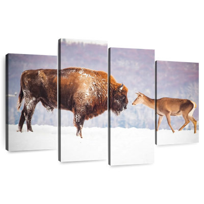 Bison et cerf en hiver