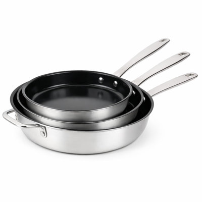 Ensemble de poêles à frire antiadhésives en acier inoxydable 3 pièces Alva Maestro - Fabriqué sans revêtement en céramique PFAS, PFOA et PTFE - Noyau en aluminium renforcé à 5 plis, four et induction sûrs pour une chaleur uniforme, revêtement facile à nettoyer