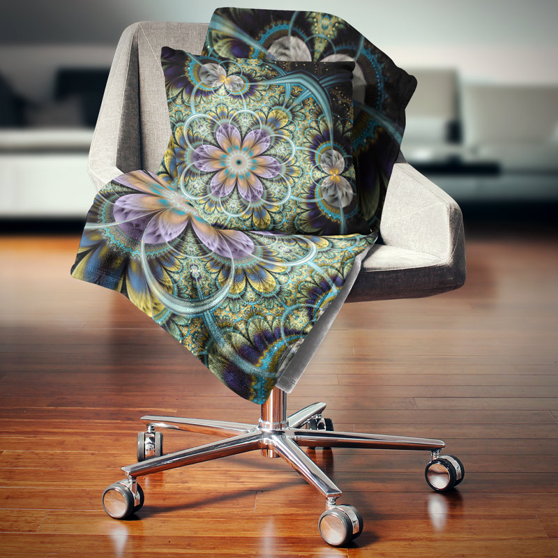 Coussin décoratif symétrique à motif floral vert fractal