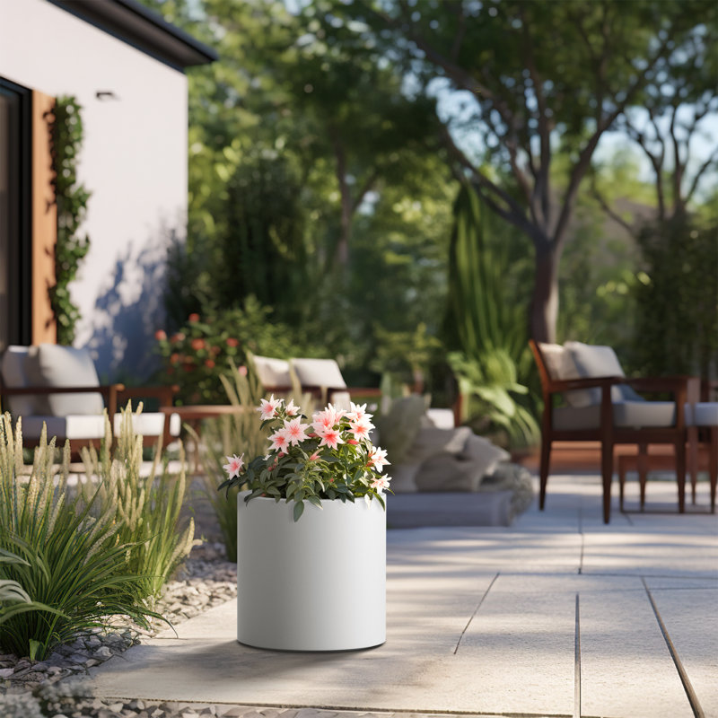 Pot à fleurs en ciment Skogh, H 10 po x l 10 po x P 10 po, Blanc frais