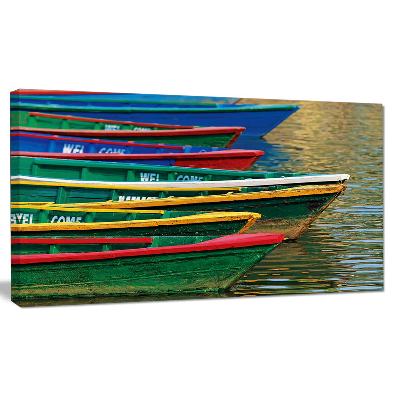 Bateaux colorés sur le lac Phewa au Népal - impression, H 16 po x l 32 po x P 1 po, Toile tendue