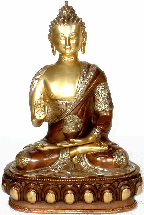 Bouddha béni avec Ashtamangala sculpté sur sa robe
