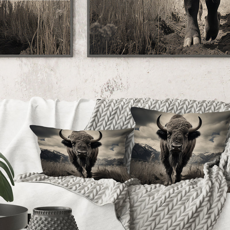 Bison Majestic Bison - Coussin imprimé bison, H 18 po x l 18 po, Carré