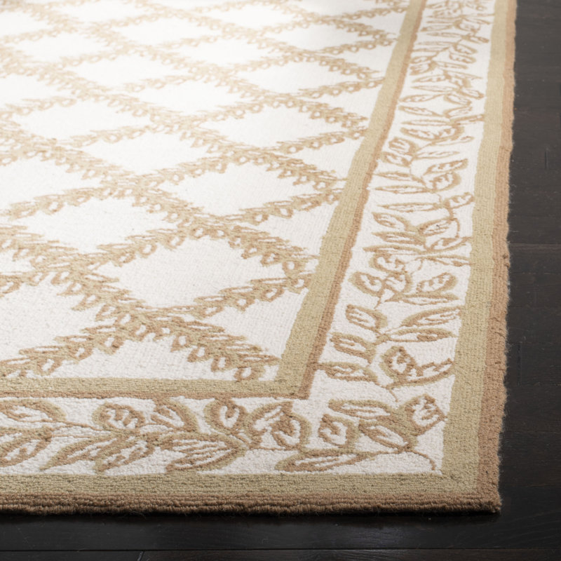 Jonsson Hand Hooked Wool Pile Floral Rug, Rectangle 1'8" x 2'6"