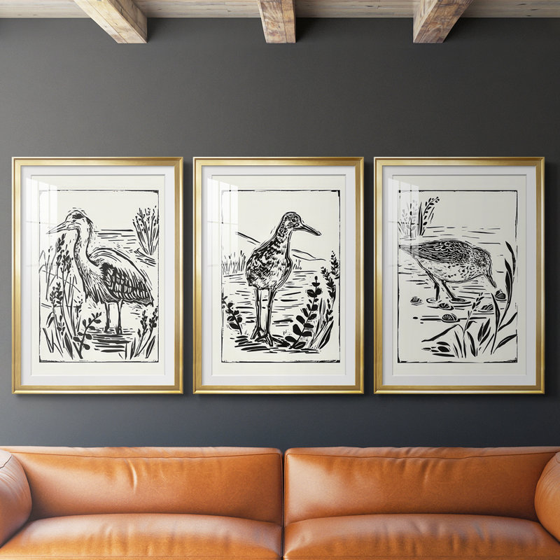 Linocut Style Seabird I - Impression personnalisée de qualité supérieure avec cadre mat - 3 pièces, H 27 po x l 39 po, Doré