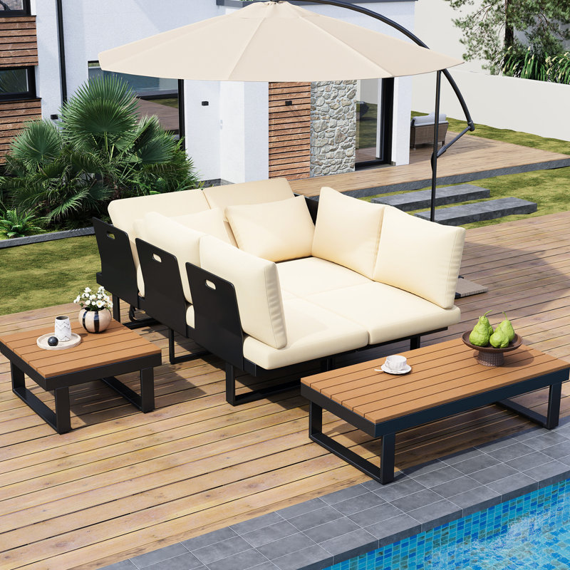Canapé modulaire d'extérieur beige avec caractéristiques de construction et d'eau - Composants amovibles pour surfaces -