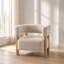 Fauteuil d'appoint rembourré Soft Boucle avec structure en bois d'hévéa robuste, pieds cylindriques épais et coussin à ressorts moelleux