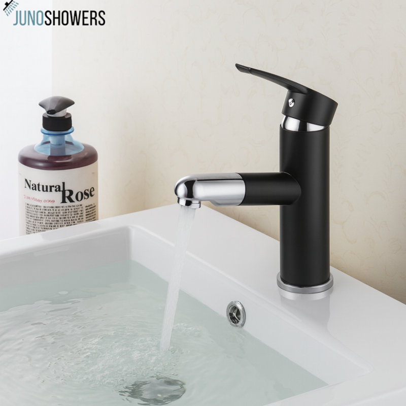 Robinet de lavabo de salle de bain chromé à poignée simple avec surface polie
