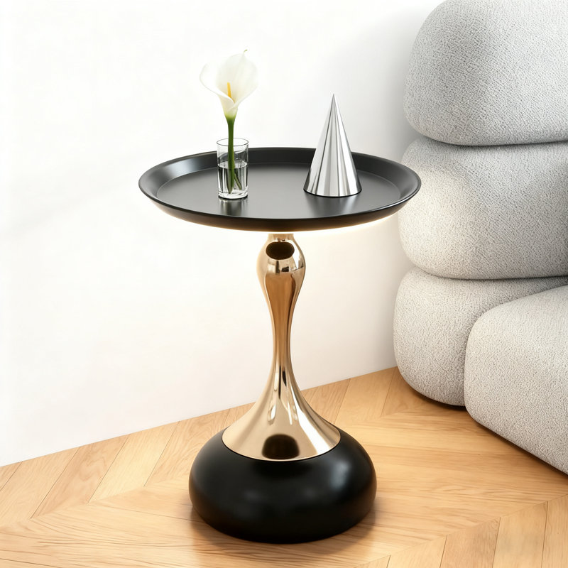 Petite table d'appoint ronde, tables d'appoint minimalistes modernes à piédestal en métal noir pour petits espaces, tables à martini décoratives à cannelures