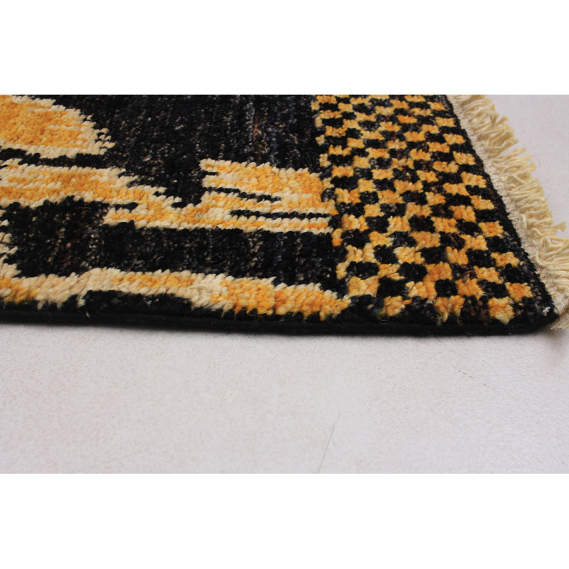 Tapis de bois one-of-kind-noué la 2010 shalimar noir/jaune/bleu 5 pi 1 po x 8 pi en laine 2 po Céline