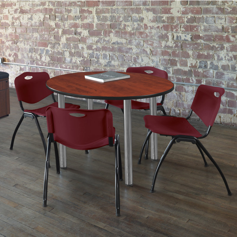 Plateau de table Kee, 4 chaises empilables, H 29 po x l 42 po x P 42 po, Bourgogne, Cerisier / chrome