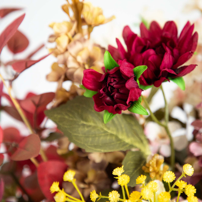 25 po Arrangement de fleurs mélangées dans un vase en céramique