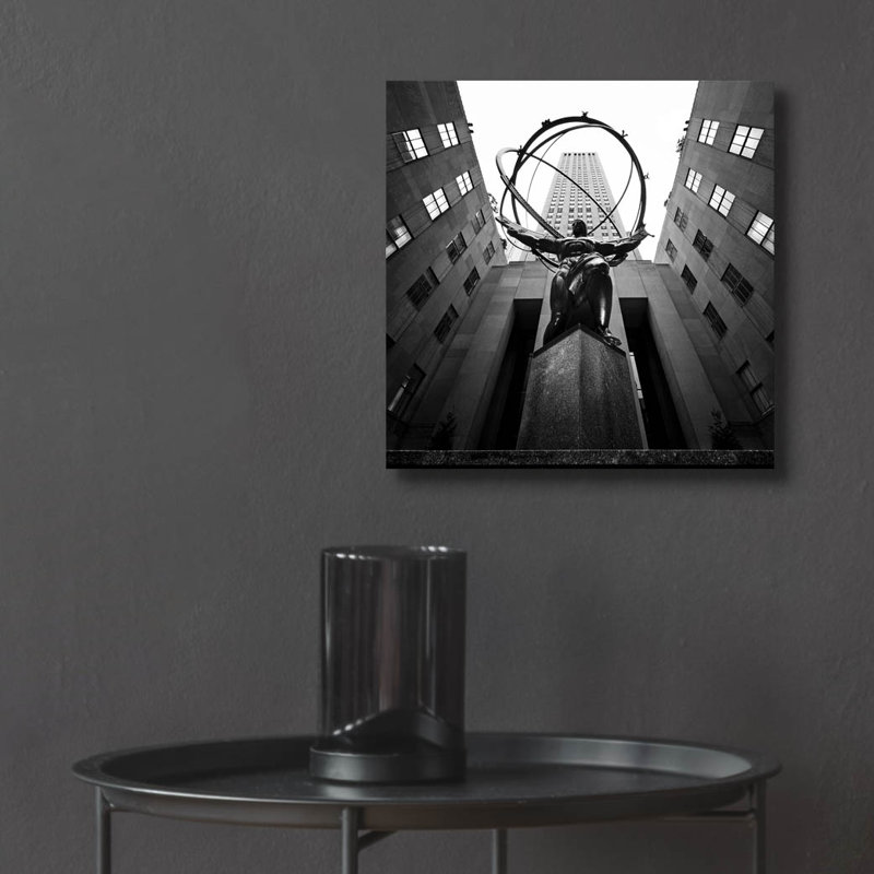 "NYC Rockefellar" par Nina Paponcek, H 12 po x l 12 po x P 0,13 po