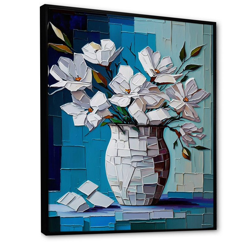 Nature morte avec fleurs blanches sur fond bleu I - reproduction sur toile, H 32 po x l 16 po x P 1 po, Cadre flottant noir