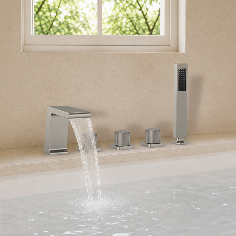 Robinet de baignoire romaine à 3 poignées à fixation sur le comptoir avec bec cascade et douche à main, Nickel brossé