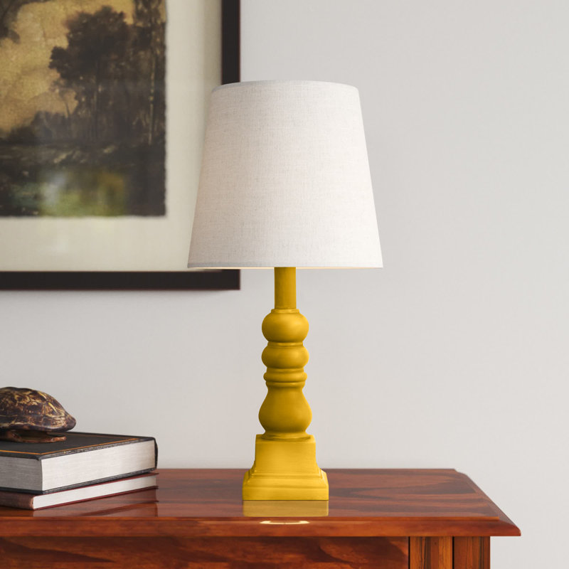 Lampe de table en résine 19 po Whittier, Blanc, Jaune