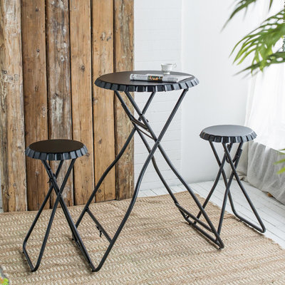 Table d'appoint et deux sièges escamotables