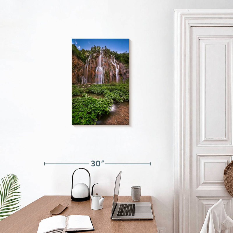 Cascade rocheuse d'Alvord dans le parc de Plitvice, H 24 po x l 16 po