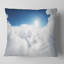 Coussin à imprimé paysage bleu et soleil sur nuages-317635094-317635089