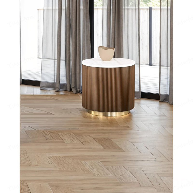 Table de bout ronde brune contemporaine 1 pièce avec plateau en marbre blanc et base dorée