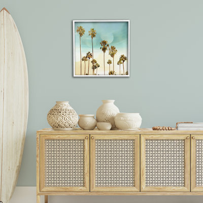 «Palm Tree Beach Sky White», estampe numérique par Devon Davis